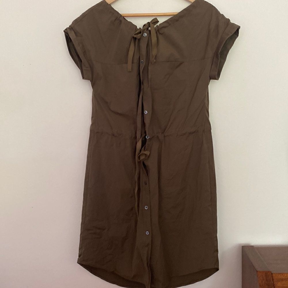 Theory olive green sz 8 paper bag style dress with tie cinch at collar line